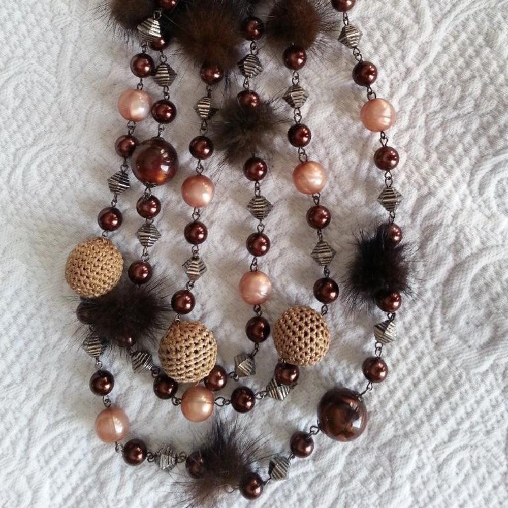 Y2K VINTAGE ARTISAN♥️African Bead and Feather Necklace